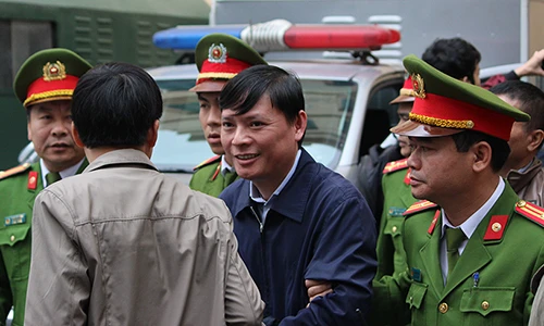 Ảnh: Các bị cáo vụ Đinh La Thăng tươi tỉnh về trại giam sau tuyên án