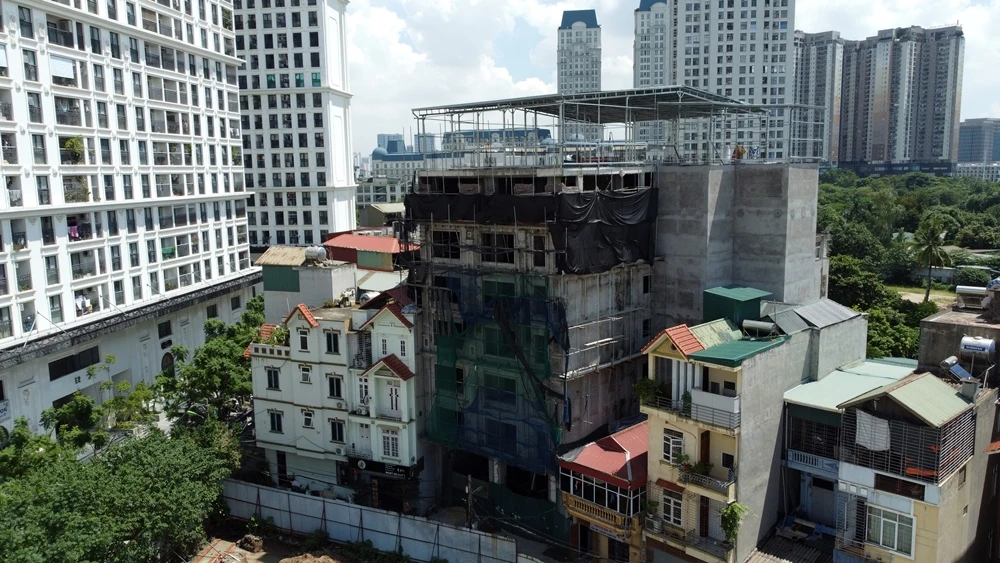 Hà Nội: Loạt công trình cơi nới, có dấu hiệu vi phạm TTXD ở Mỹ Đình 1