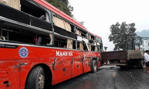 Hiện trường vụ tai nạn giao thông khiến nhiều người nhập viện ở Tuyên Quang