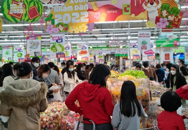 Hà Nội: Siêu thị khuyến mãi lớn, khách nhộn nhịp mua sắm Tết