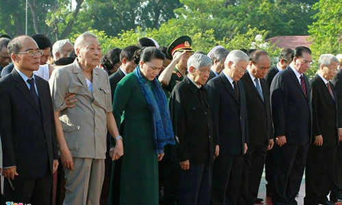Ảnh: Lãnh đạo Đảng, Nhà nước viếng các anh hùng liệt sĩ