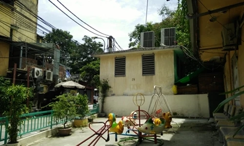 Người Hà Nội liều mạng buôn bán quanh trạm biến áp