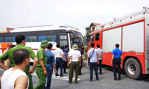 Cận cảnh dựng lại hiện trường xe khách đâm xe cứu hỏa