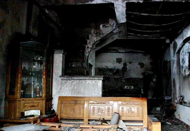 Cận cảnh ngôi nhà bị cháy làm 4 người tử vong ở HN