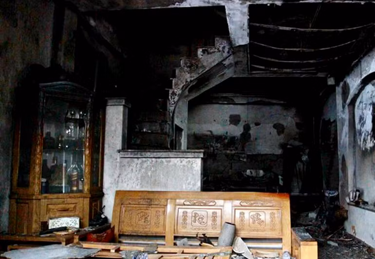 Cận cảnh ngôi nhà bị cháy làm 4 người tử vong ở HN