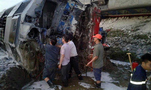 Ám ảnh hiện trường tai nạn tàu hỏa ở Thanh Hóa, 10 người thương vong