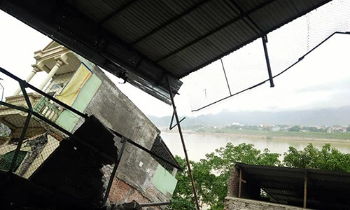 Ám ảnh hiện trường hàng loạt ngôi nhà đổ xuống sông Đà