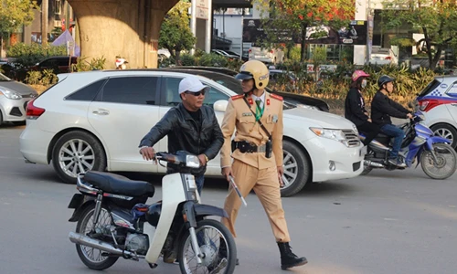 Ảnh cảnh sát 141 HN căng mình giữ gìn bình yên cận Tết