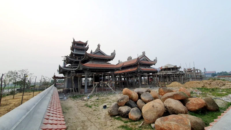 Cận cảnh khu lăng mộ khủng xây trên đất trồng lúa ở Hà Tĩnh