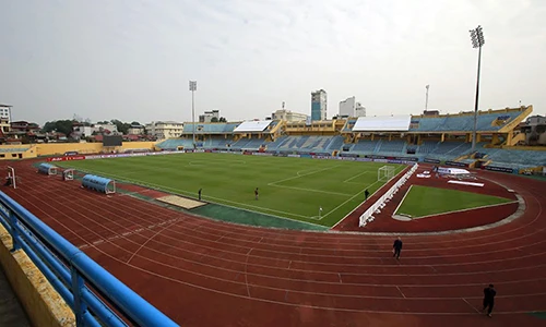 Cận cảnh SVĐ diễn ra trận Việt Nam - Campuchia trước giờ bóng lăn