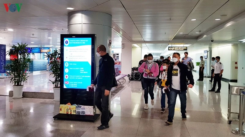 Cận cảnh bên trong sân bay Tân Sơn Nhất giữa mùa dịch nCoV