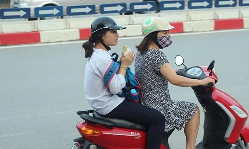 Ảnh: Thí sinh hồi hộp trước thi vào lớp 10 ở Hà Nội