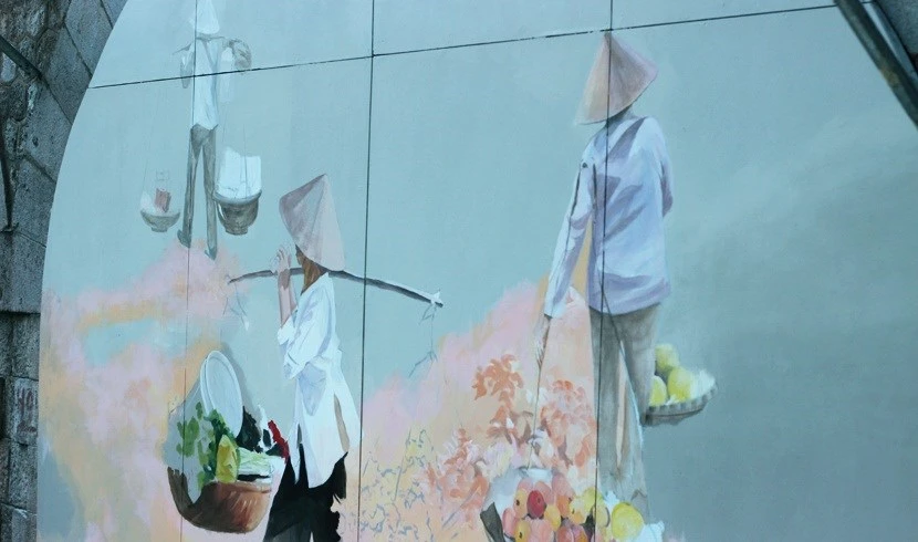 Hà Nội: Cận cảnh vỉa hè mặt vòm phố Phùng Hưng đang “lột xác” nhanh chóng