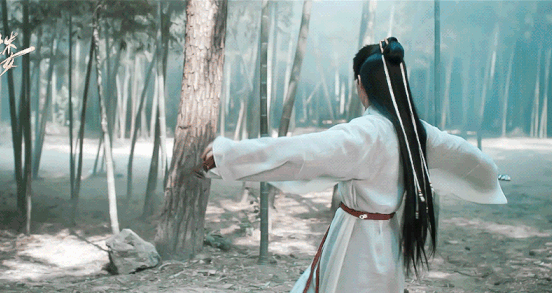 Trong Liên Hoa lâu, Thành Nghị đảm nhiệm vai nam chính Lý Tương Di vốn là môn chủ Tứ Cố Môn đã thoái ẩn giang hồ. 10 năm sau, hắn đổi tên thành Lý Liên Hoa mang theo Liên Hoa lâu đi chữa bệnh khắp nơi, trở thành một vị thầy thuốc dân dã, được xưng tụng là thần y.