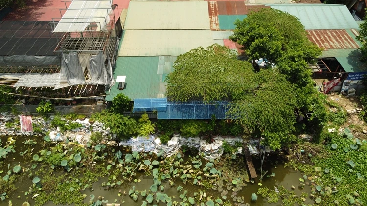 “Mục sở thị” loạt công trình gây nhếch nhác quy hoạch chung ở phường Quảng An