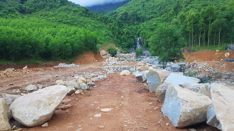 Thừa Thiên - Huế: Chặn suối, bạt đồi xây khu du lịch trái phép