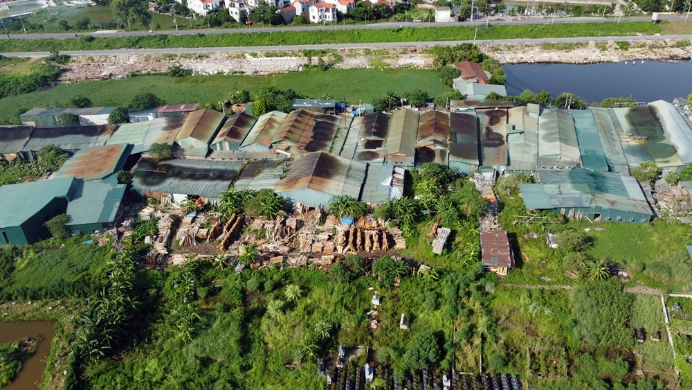 Hà Nội: Hiện trạng khu nhà xưởng “mọc” trên đất nông nghiệp ở Trũng Phan