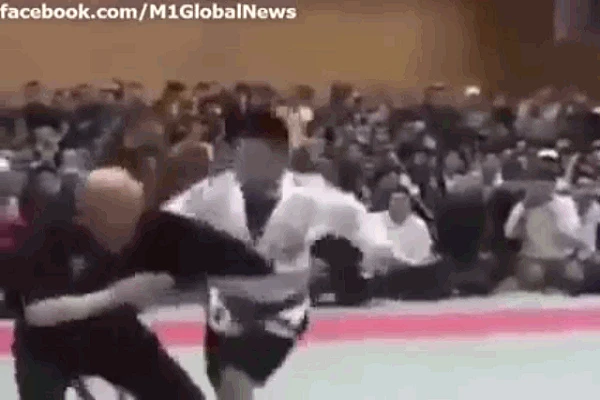 Video: Võ sĩ “truyền điện” bị cao thủ MMA đánh tới bẽ mặt