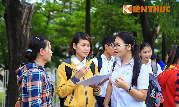 Ảnh: Muôn vẻ vui buồn của thí sinh sau môn thi cuối cùng