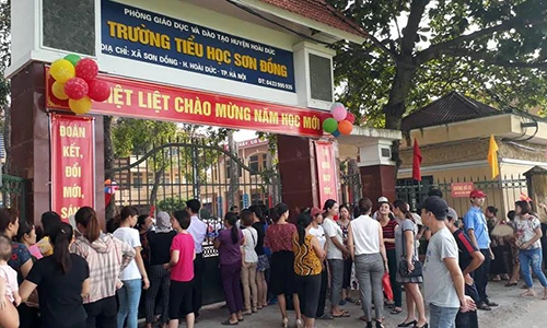 Trường Sơn Đồng bị tố lạm thu: Hiệu trưởng vắng mặt ngày khai giảng