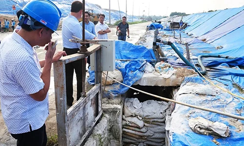 Cận cảnh bãi rác thải khiến Giám đốc Urenco 6 bị tạm đình chỉ