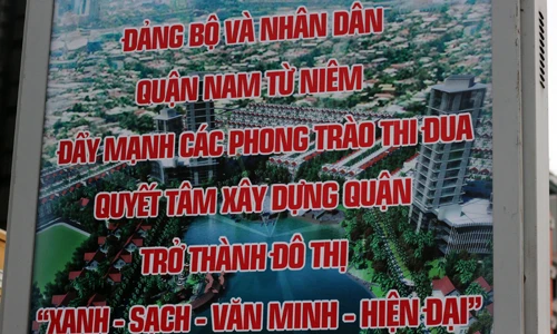 Ảnh: Ngỡ ngàng hàng loạt bảng sai chính tả giữa phố Hà Nội