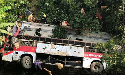 Hiện trường ám ảnh vụ xe khách lao xuống vực ở Cao Bằng