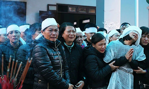 Khóc nghẹn tang lễ Trung tá CSGT bị xe máy tông tử vong