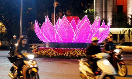 Chùm ảnh: Hà Nội lung linh sắc màu ngày cận Tết