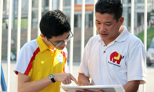 Hình ảnh căng thẳng ngày đầu thi tuyển sinh lớp 10 ở Hà Nội