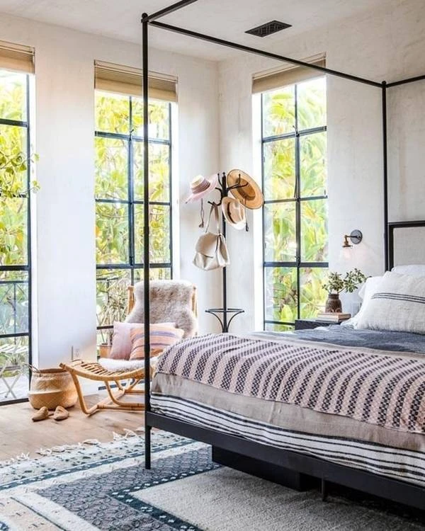 Nhà nhỏ đẹp “không góc chết” nhờ lắp đặt cửa sổ kính từ sàn đến trần