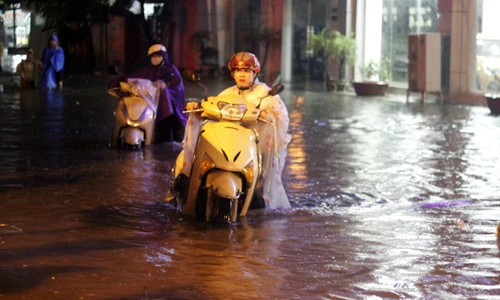 Toàn cảnh Hà Nội ngập úng do ảnh hưởng của bão số 3 