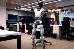 Thích thú xem robot Trung Quốc thư giãn cực chill xả stress 