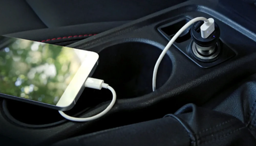 Sạc điện thoại trên ô tô, thói quen nhỏ, rủi ro lớn