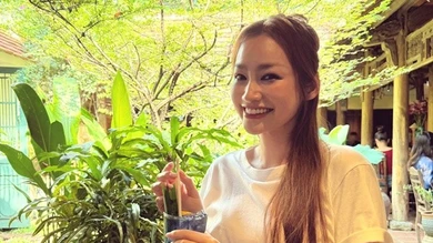 Hoa hậu Trúc Diễm trở về Việt Nam thăm gia đình