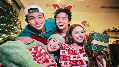 Ca sĩ Jun Phạm đón Giáng sinh bên hội bạn thân