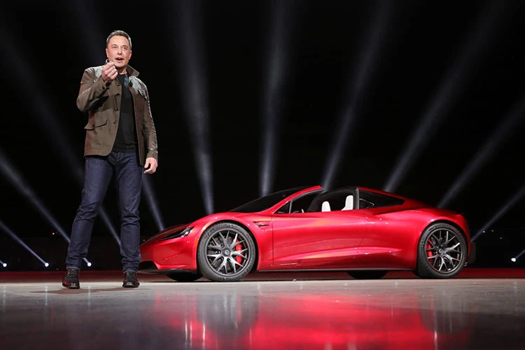 Người dùng tố đặt cọc Tesla Roadster 8 năm vẫn chưa có xe