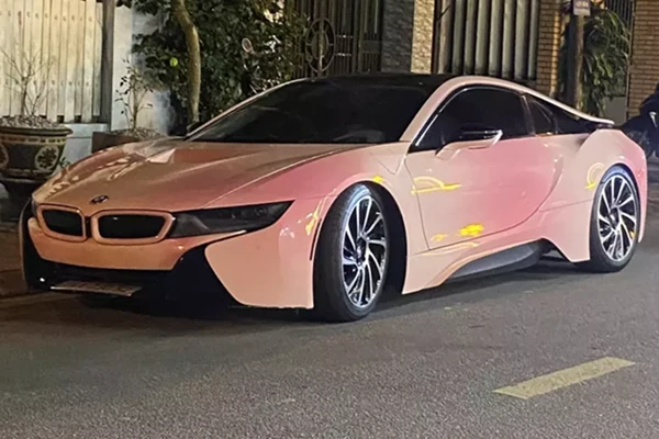Siêu xe đình đám Việt Nam một thời - BMW i8 "màu hường" lạ mắt