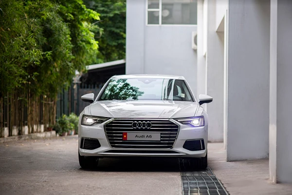 Audi A6 2020 hơn 2 tỷ tại Việt Nam "đấu" Mercedes E-Class