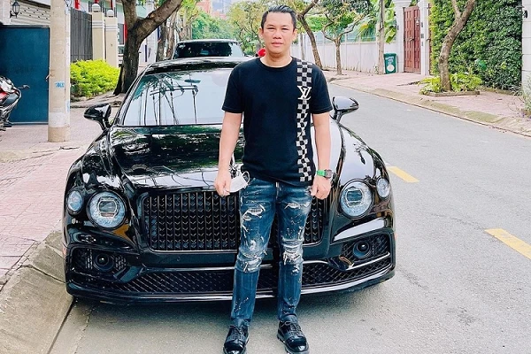 Chồng cũ Lệ Quyên "khoe biển" Bentley Flying Spur 30 tỷ đồng