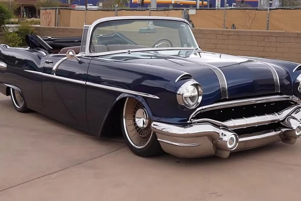 Mất tới hơn 23 tỷ đồng phục chế xe cổ Pontiac Star Chief 1956