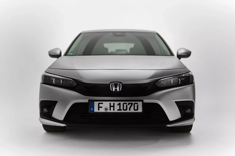 Honda ra mắt Civic e:HEV 2025 bạc nguyên chất "độc nhất vô nhị"