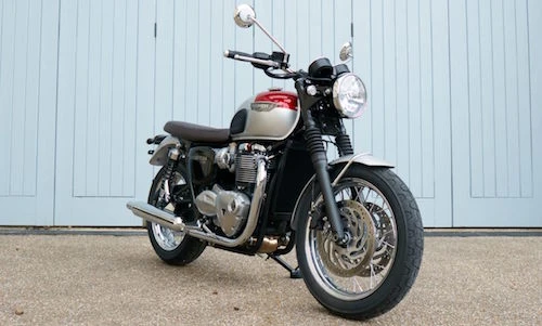 Triumph T120 đối thủ "đáng gờm" của BMW R nine T