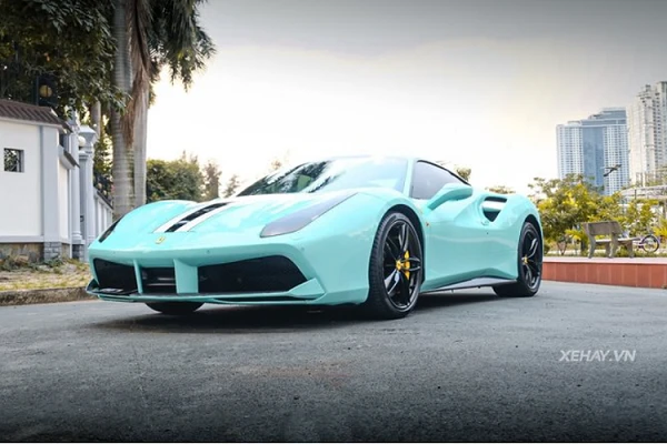 Ferrari 488 GTB 15 tỷ "xúng xính áo mới" đón Tết Nhâm Dần