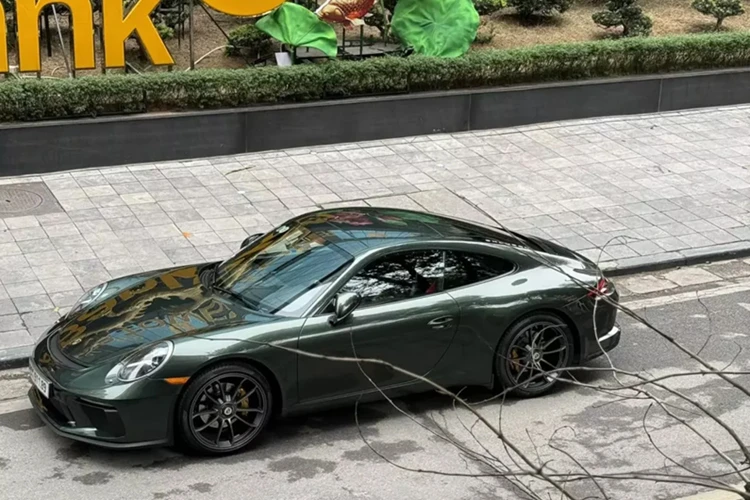 Ngắm Porsche 911 991 đậm chất "quân nhân" của tay chơi Hà thành