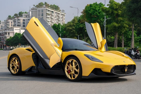 Đại gia Việt chi 2 tỷ mua vàng "đắp" lên siêu xe Maserati MC20