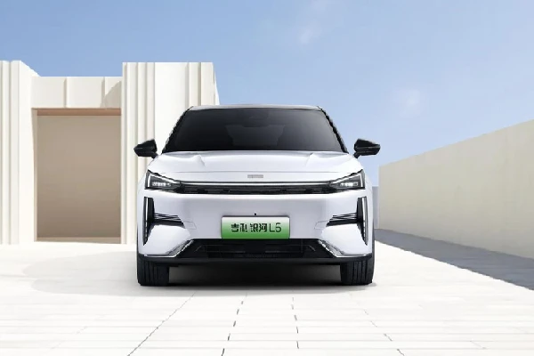 Galaxy L6 sedan "ăn" chỉ 5 lít xăng/100km, từ 326 triệu sắp về Việt Nam?