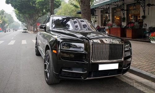 Rolls-Royce Cullinan hơn 40 tỷ độ Black Badge tại Hà Nội 