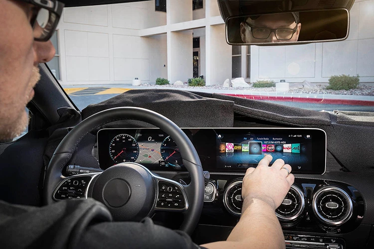 Mercedes-Benz hé lộ hệ thống thông tin giải trí MBUX xịn sò