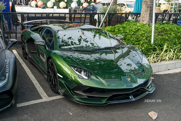 Chiếc Lamborghini Aventador SVJ hơn 50 tỷ của ông chủ Pharmacity